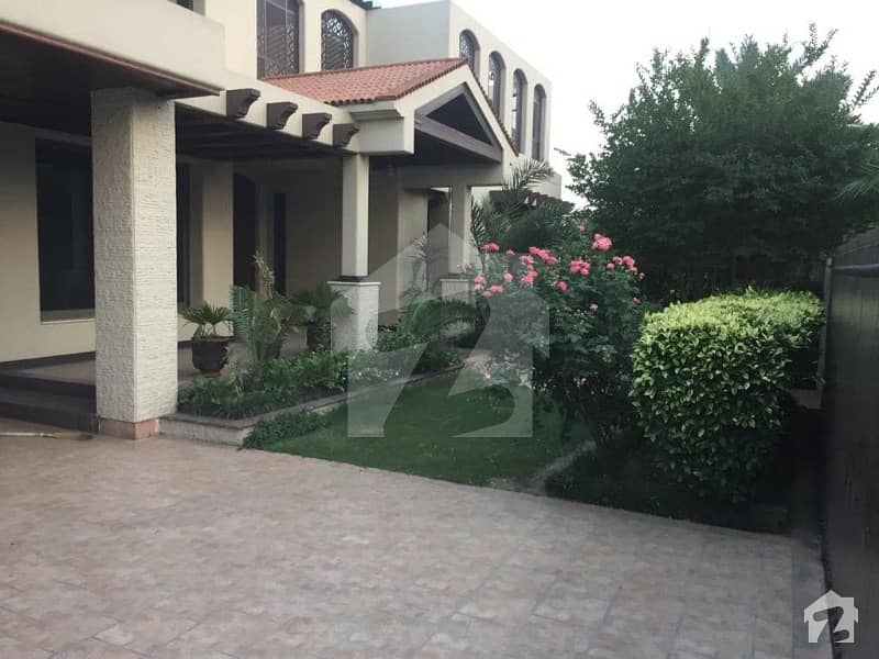 32 Marla 05 Bed Luxury Villa In Sarwar Colony With Basement  On Rent Fully Renovated Facing Park