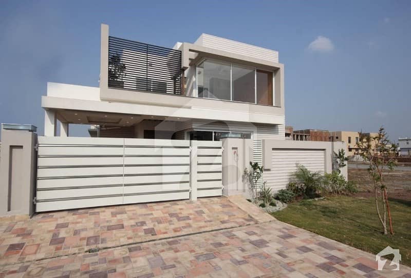 Mazhar Munir Design Brand New 10 Marla House for Sale with Well Finshing