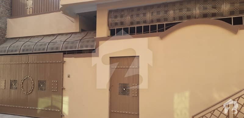 حیات آباد پشاور میں 9 کمروں کا 10 مرلہ مکان 2. 1 کروڑ میں برائے فروخت۔