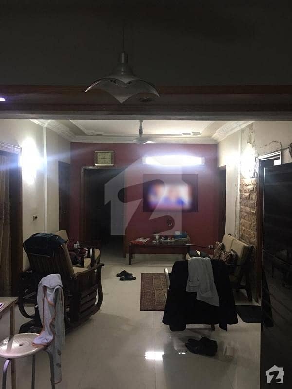 کلفٹن ۔ بلاک 2 کلفٹن کراچی میں 3 کمروں کا 8 مرلہ فلیٹ 1.75 کروڑ میں برائے فروخت۔