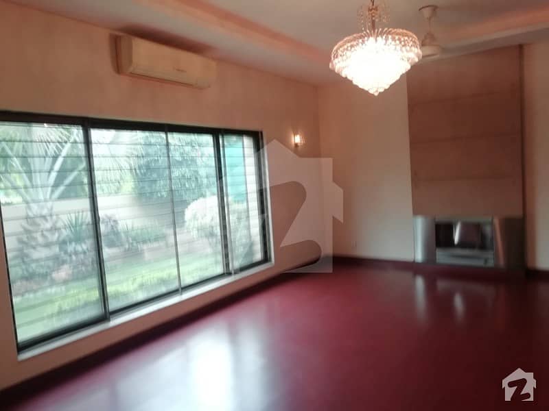 2kanal Super Excellent Bungalow for Rent dha Phase 3 Y Block Near Park