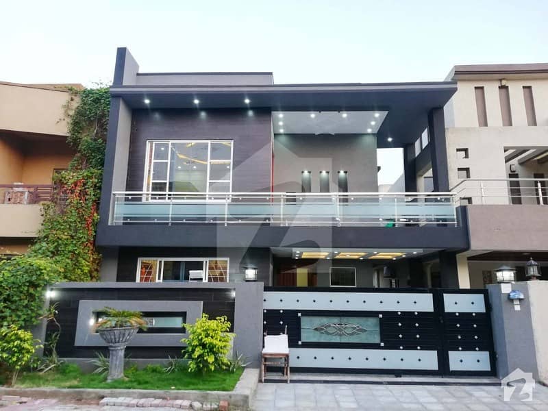 Stylish 10 Marla House House In Bahria Town