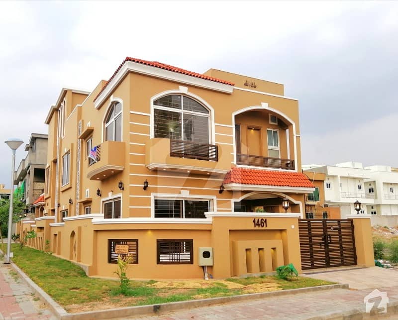 Awesome 10 Marla House In Bahria Town