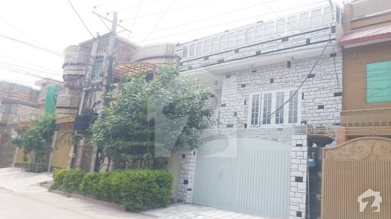 حیات آباد فیز 3 حیات آباد پشاور میں 6 کمروں کا 10 مرلہ مکان 3.1 کروڑ میں برائے فروخت۔