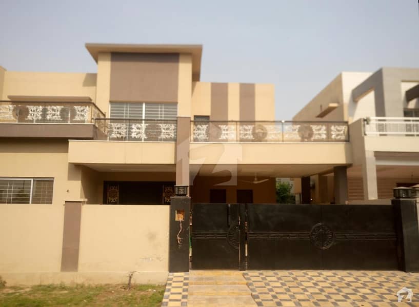 ڈیوائن گارڈنز ۔ بلاک سی ڈیوائن گارڈنز لاہور میں 5 کمروں کا 1 کنال مکان 4.75 کروڑ میں برائے فروخت۔