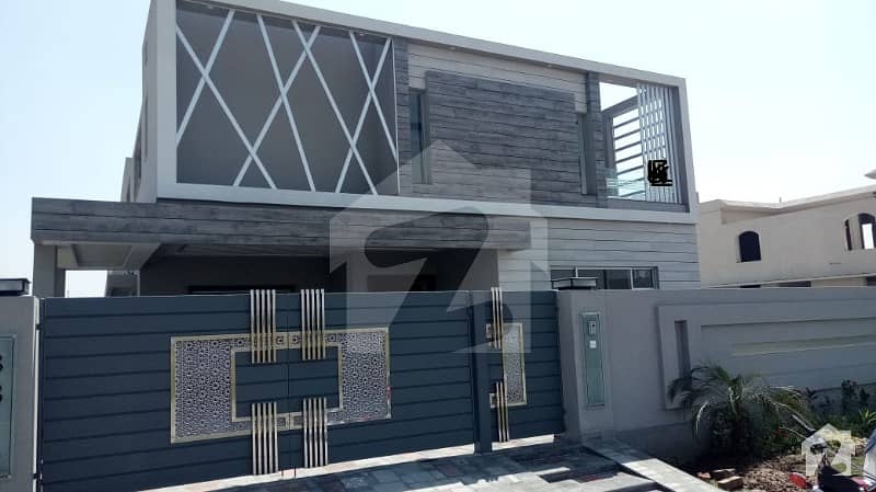 ONE KANAL BRAND NEW OUTCLASS BUNGALOW FOR SALE NEAR FACING PARK AND COMMERCIAL