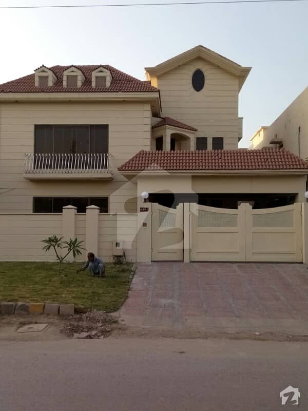 E-11-4 Npf, Main Double Road 500 Square Yards, 5 Bed,7 Bath, Double Storey, Double Unit, 2 Kitchen, 2 Drawing, Dining,