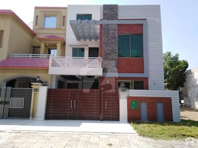 Here Is A Good Opportunity To Live In A Well-Built House Here Is A Good Opportunity To Live In A Well-Built House