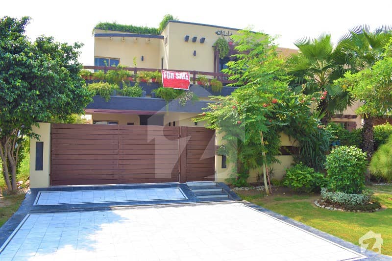 10 Marla Owner Build Solid Bungalow Located At Wide Road Near To Park