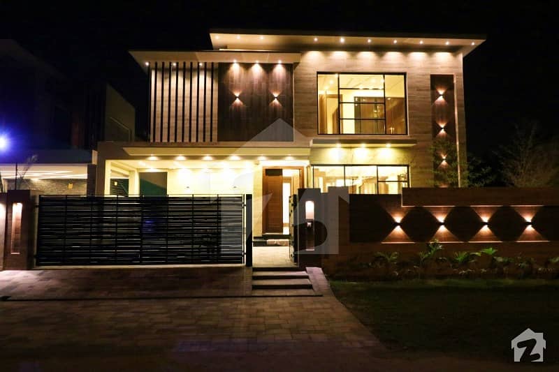 Syed Offers Mazhar Munir Design 1 Kanal Brand New Bungalow For Rent Outclass Location