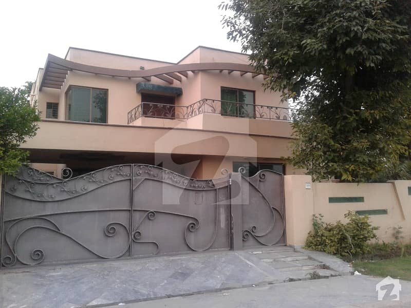 Upper Is Lock Facing Park Kanal 3 Bed Lower Portion Available FOr Rent In DHA Phase 4 GG