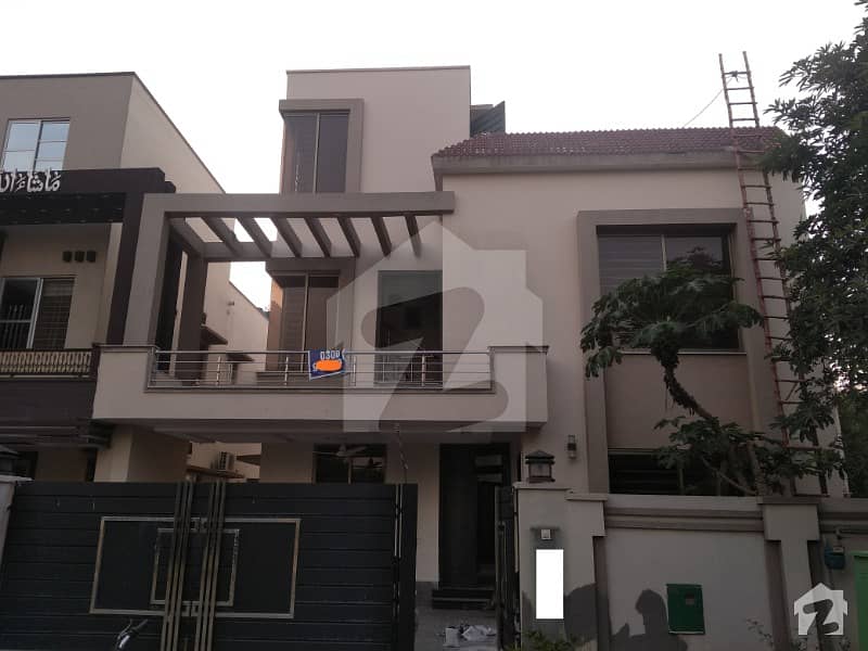 10 Marla like a Brand new House For Rent in Bahria town Lahore