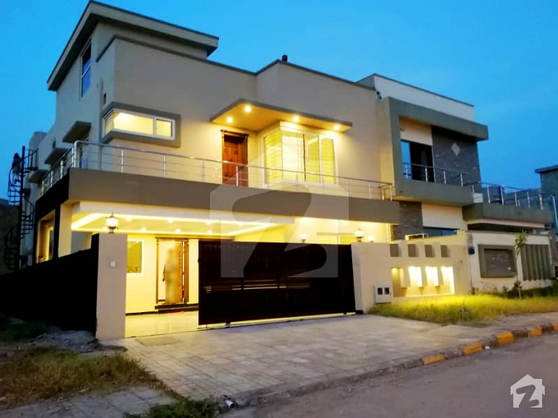 Decent Design Luxury 10 Marla House For Sale