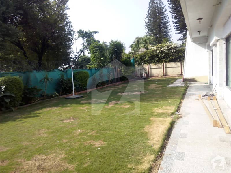 Best Location Old 1200 Sq Yd House For Sale