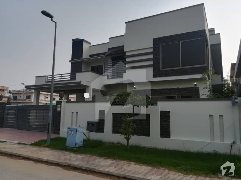 1 Kanal Lavish Solid And Modern Design Superlative House For Sale