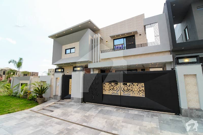 1 Kanal Elegant Designer Bungalow For Sale