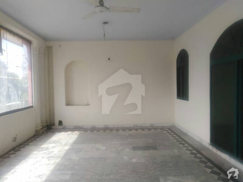 Semi Commercial Office Available For Rent College Road Lahore