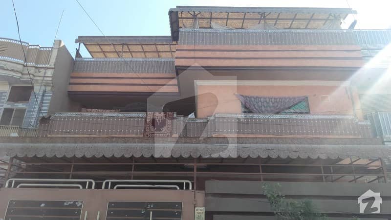حیات آباد فیز 3 حیات آباد پشاور میں 6 کمروں کا 10 مرلہ مکان 3.1 کروڑ میں برائے فروخت۔