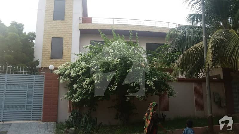 گلستانِِ جوہر ۔ بلاک 14 گلستانِ جوہر کراچی میں 6 کمروں کا 1.2 کنال مکان 5.25 کروڑ میں برائے فروخت۔