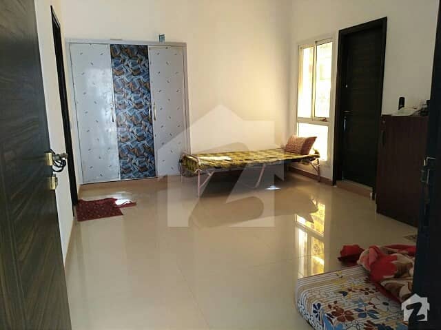200 sqft apartment available for rent Clifton block 8 majestic plaza