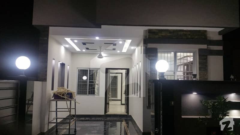 بحریہ ٹاؤن لاہور میں 3 کمروں کا 3 مرلہ مکان 67 لاکھ میں برائے فروخت۔