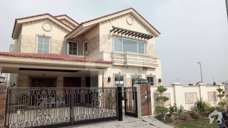 ONE KANAL BRAND NEW OUTCLASS BUNGALOW FOR SALE BEST LOCATION  NEAR PARK