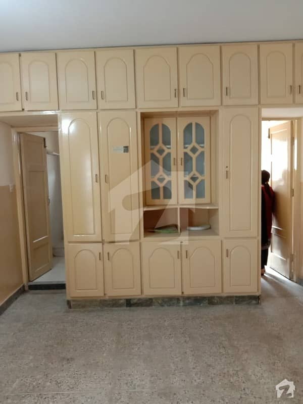 UPPER FLOOR NEAR to MARKET NEAR to MOSQUE for RENT