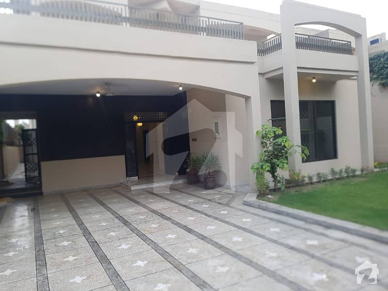 سرور روڈ کینٹ لاہور میں 7 کمروں کا 1. 35 کنال مکان 8. 5 کروڑ میں برائے فروخت۔