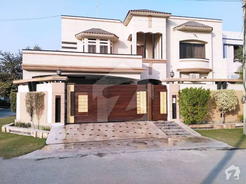 Corner Owner Built With Swimming Pool Kanal Bungalow For Sale