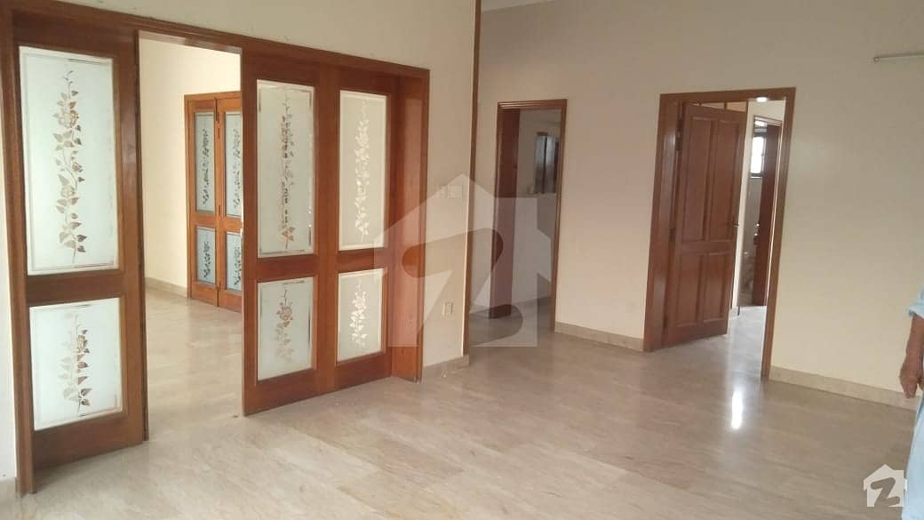 ائیر ایوینیو ڈی ایچ اے فیز 8 ڈی ایچ اے ڈیفینس لاہور میں 5 کمروں کا 1 کنال مکان 4.5 کروڑ میں برائے فروخت۔