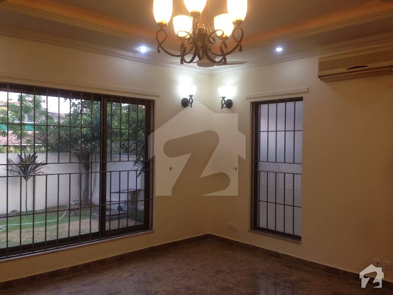 F8 New Luxurious House 5 bedrooms  available For Rent