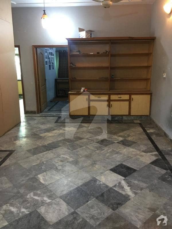 4 Marla Lower portion rent near to Emporium mall for bachelors