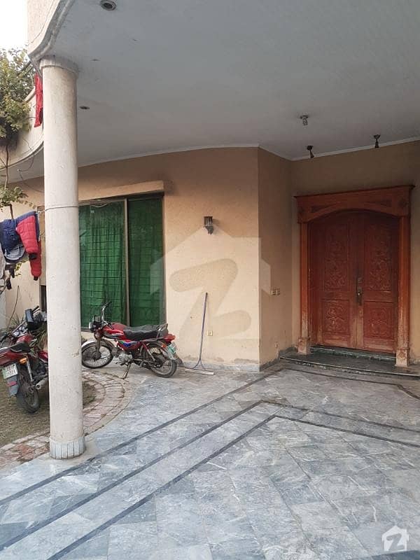 پی آئی اے ہاؤسنگ سکیم ۔ بلاک ایف پی آئی اے ہاؤسنگ سکیم لاہور میں 4 کمروں کا 15 مرلہ مکان 2.25 کروڑ میں برائے فروخت۔