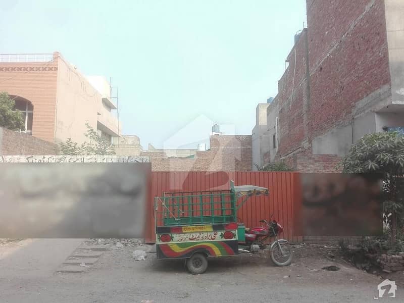 گوشہء احباب لاہور میں 16 مرلہ رہائشی پلاٹ 1.25 کروڑ میں برائے فروخت۔