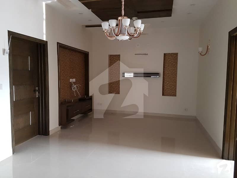 10 Marla Upper Portion available for Rent in Jasmine Block Bahria Town