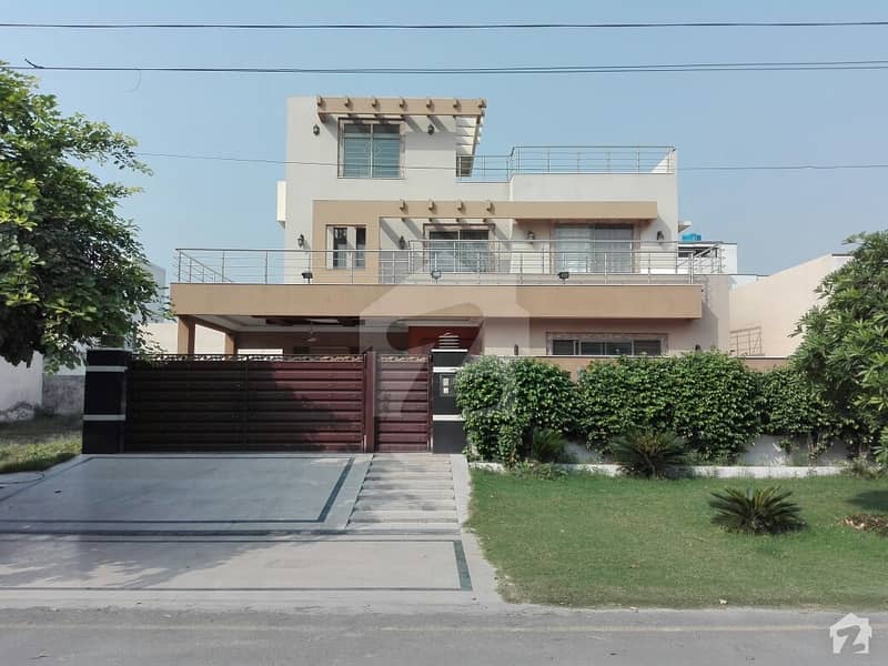 ازمیر ٹاؤن لاہور میں 5 کمروں کا 1 کنال مکان 1 لاکھ میں کرایہ پر دستیاب ہے۔