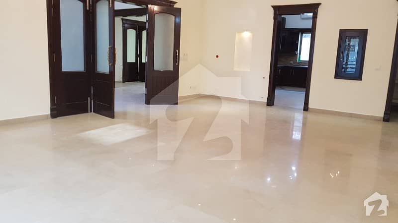 F7  Marble  Flooring  House  With  Heating  And  Cooling  System  At  Very  Peace  Full  Location