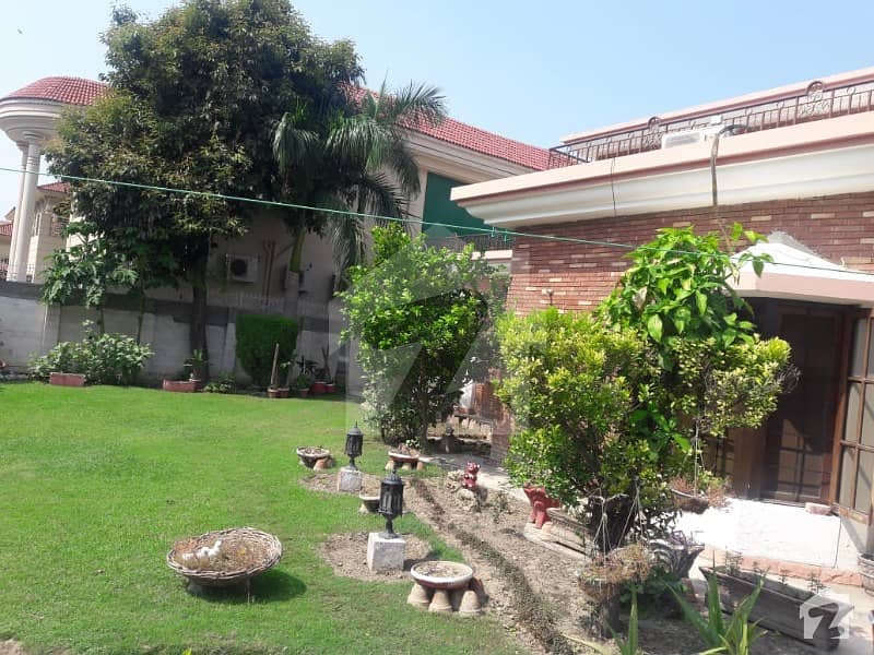 ڈی ایچ اے فیز 3 ڈیفنس (ڈی ایچ اے) لاہور میں 2 کمروں کا 2 کنال بالائی پورشن 65 ہزار میں کرایہ پر دستیاب ہے۔