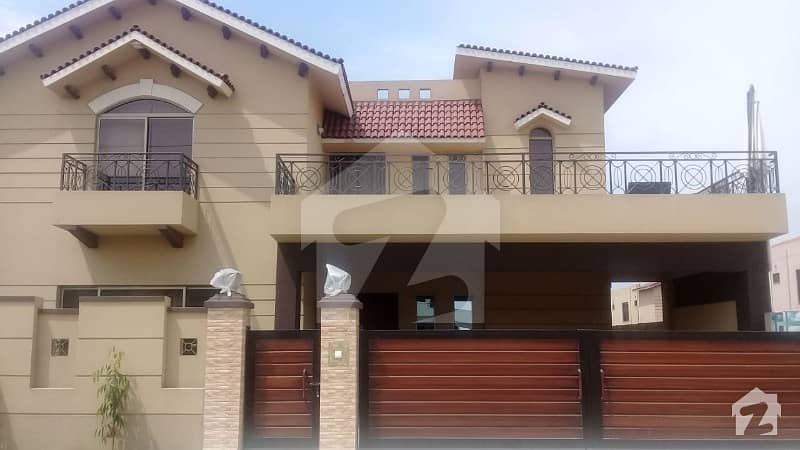 Superb UN Touch 17 Marla 5 Bed House For Sale Askari 10 Lahore