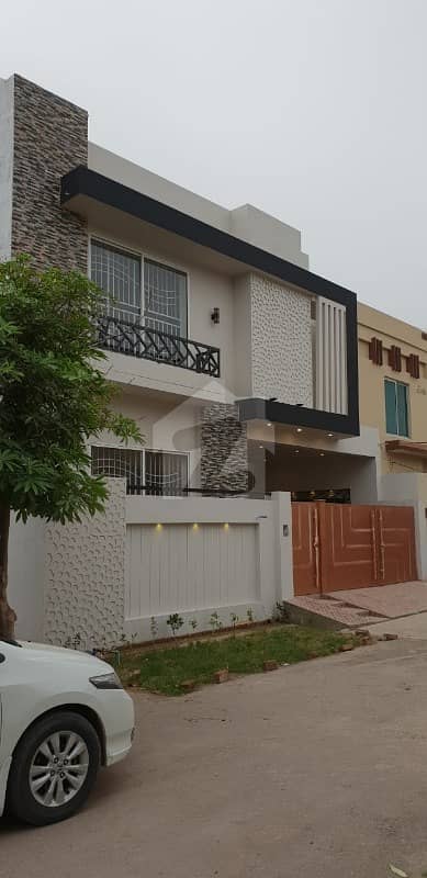 7.65 Marla Brand New Luxurious House For Sale