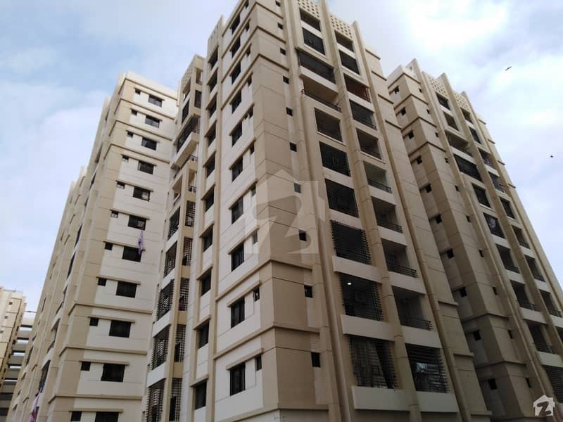 جناح ایونیو کراچی میں 2 کمروں کا 6 مرلہ فلیٹ 1.25 کروڑ میں برائے فروخت۔