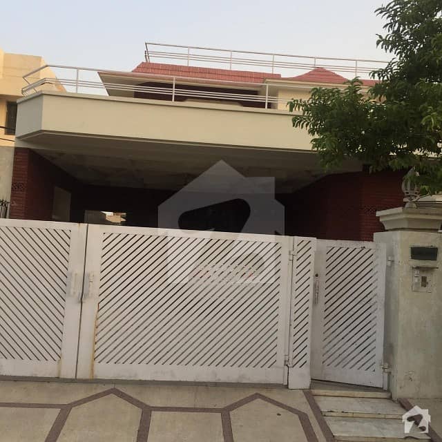 Room Is Available For Rent In Girls Hostel DHA Phase 3 Lahore