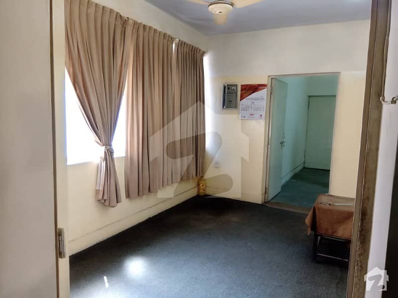 علامہ اقبال ٹاؤن لاہور میں 2 کمروں کا 7 مرلہ فلیٹ 65 لاکھ میں برائے فروخت۔