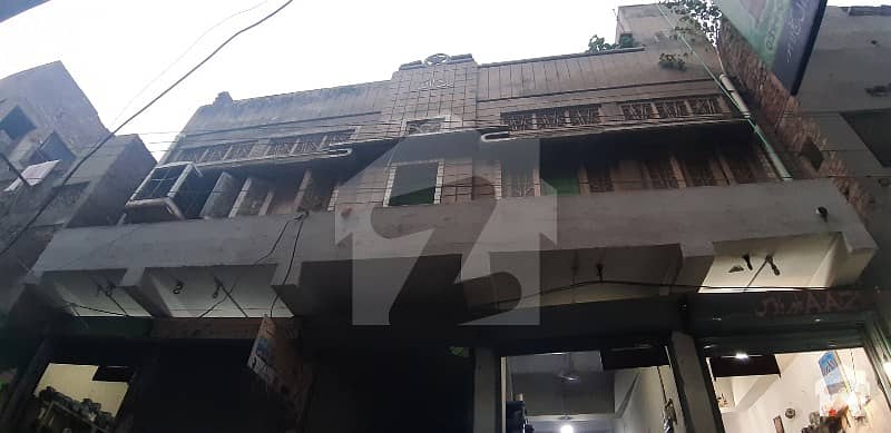 بلال گنج لاہور میں 5 مرلہ عمارت 3.5 کروڑ میں برائے فروخت۔