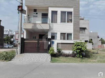 A Beautifully Built House At Good Location A Beautifully Built House At Good Location