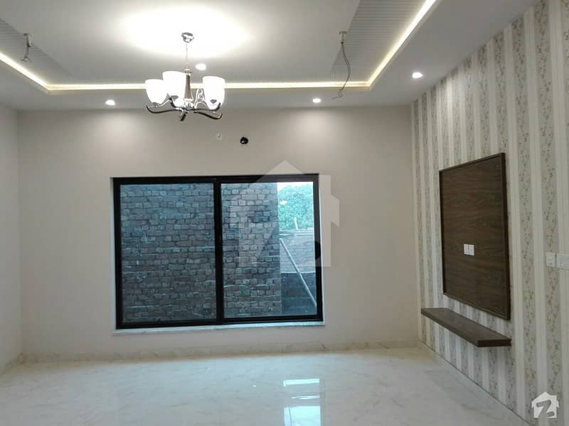 واپڈا سٹی فیصل آباد میں 4 کمروں کا 10 مرلہ مکان 1. 7 کروڑ میں برائے فروخت۔