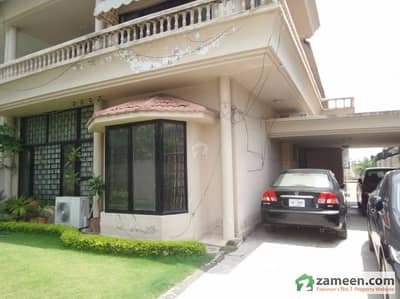 533 Square Yard Ideal Location House Available For Sale F71 Islamabad