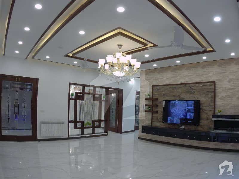 ڈی ایچ اے فیز 6 ڈیفنس (ڈی ایچ اے) لاہور میں 5 کمروں کا 1 کنال مکان 4. 5 کروڑ میں برائے فروخت۔