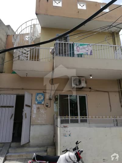 خیابانِ سرسید راولپنڈی میں 6 کمروں کا 8 مرلہ مکان 1.1 کروڑ میں برائے فروخت۔