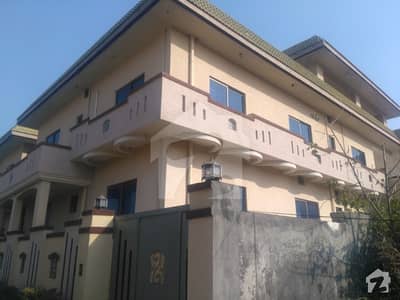 10 Marla Newly Refurnished 6 Bedroom House For Sale 10 Marla Newly Refurnished 6 Bedroom House For Sale
